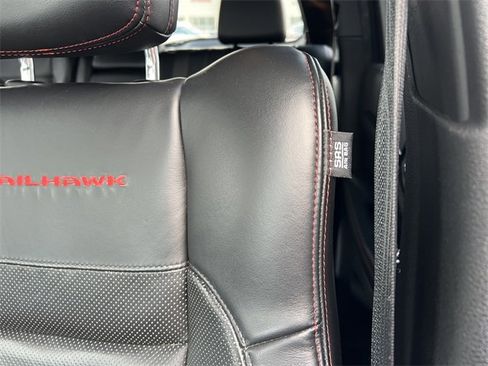 Used 2019 Jeep Grand Cherokee Trailhawk w/ Trailhawk Luxury Group image 15