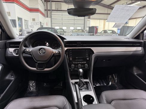 Used 2021 Volkswagen Passat 2.0T SE image 20