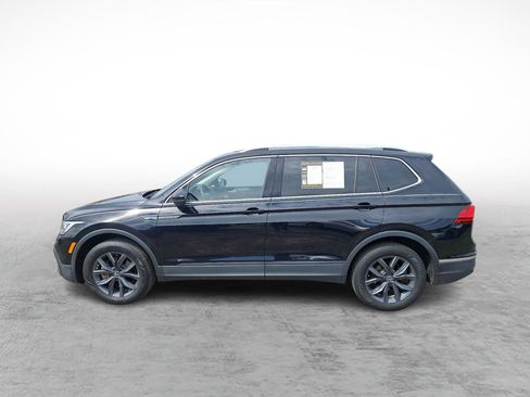 Used 2023 Volkswagen Tiguan SE image 2