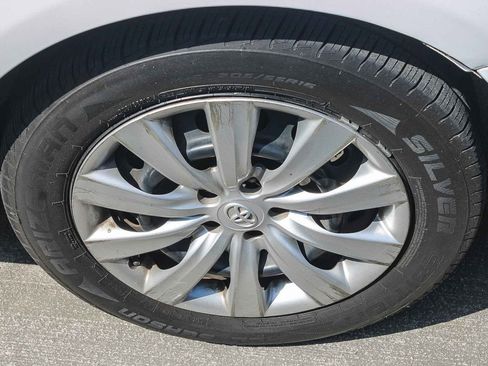 Used 2013 Toyota Corolla LE image 11