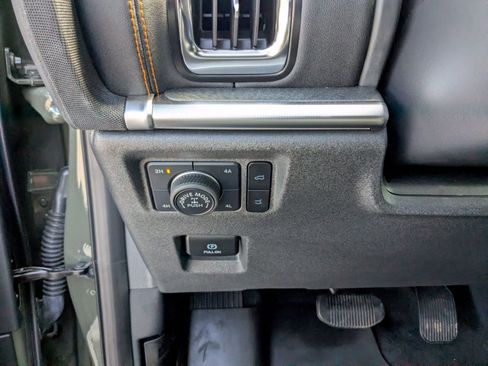 Used 2025 Ford Expedition Tremor AWD/4WD image 18