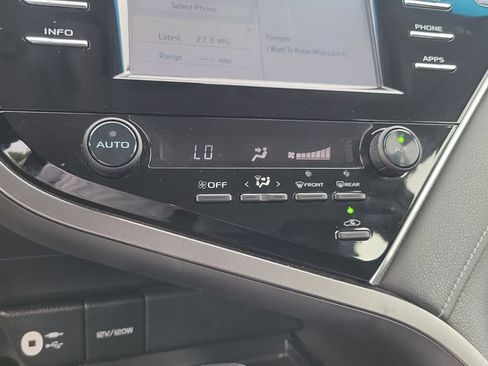 Certified 2018 Toyota Camry SE FWD image 14