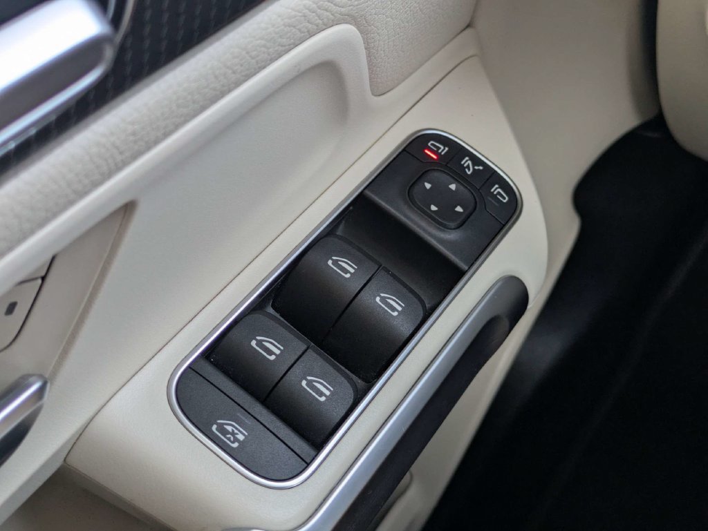 Used 2022 Mercedes-Benz GLB 250 image 27