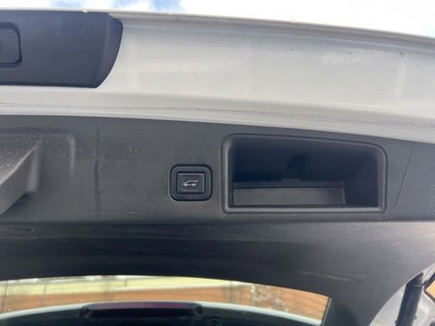 Used 2023 GMC Terrain SLE w/ Driver Convenience Package image 15