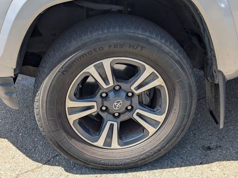 Used 2017 Toyota Tacoma TRD Sport RWD image 23