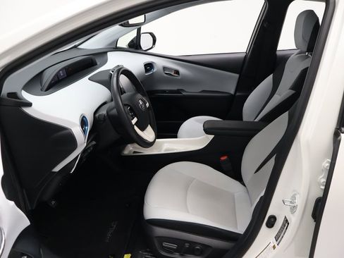 Used 2018 Toyota Prius Four FWD image 14
