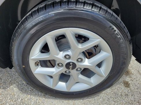 Used 2024 Kia Soul LX w/ Option Group 015 FWD image 6