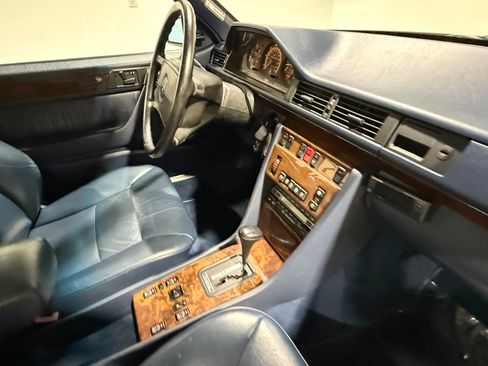 Used 1990 Mercedes-Benz 300 CE Coupe image 36