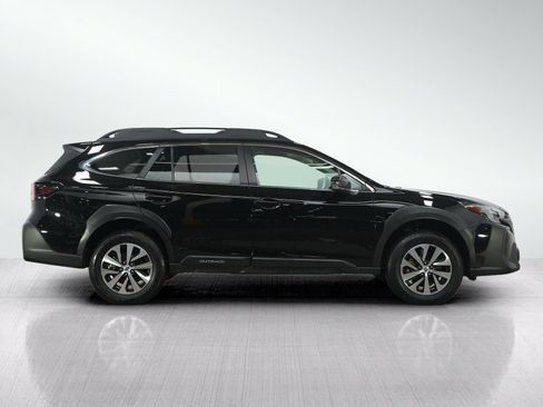 Used 2025 Subaru Outback Premium AWD/4WD image 6