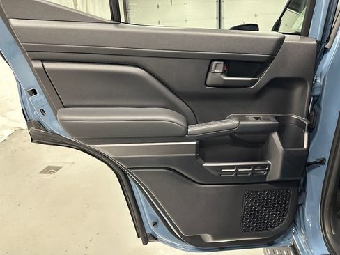Used 2025 Toyota 4Runner SR5 AWD/4WD image 39