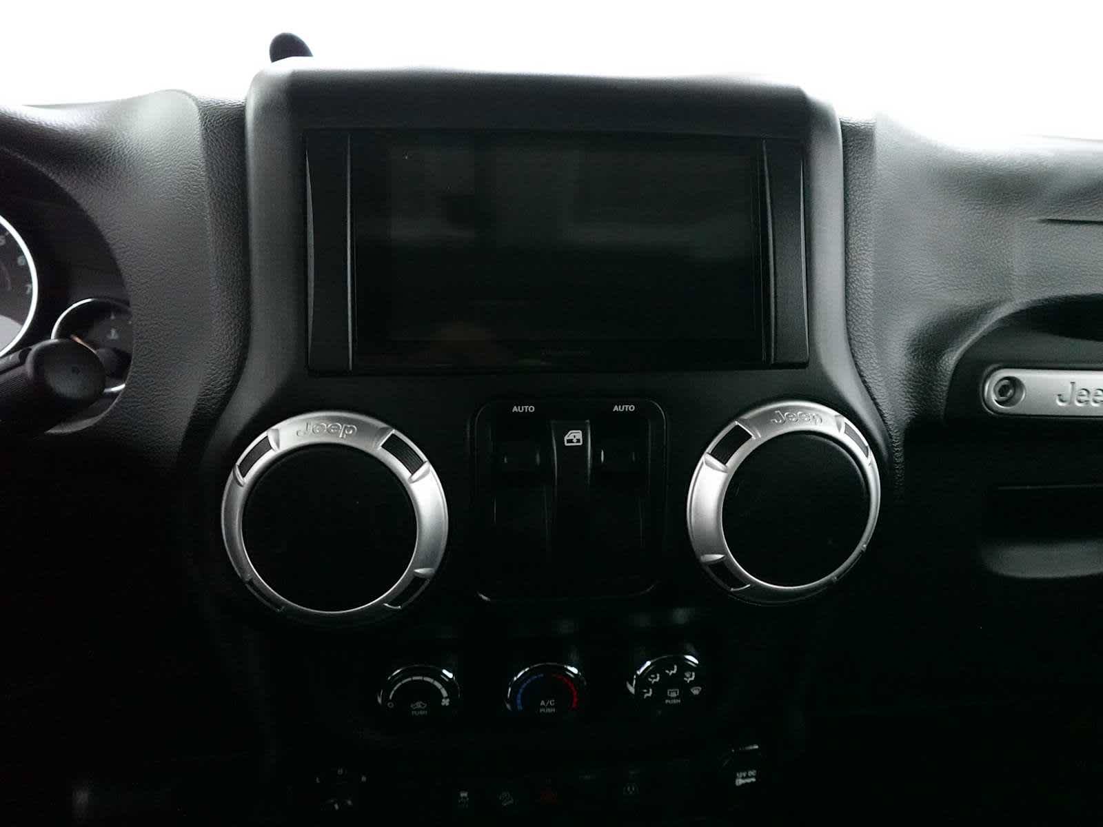 Used 2015 Jeep Wrangler Sahara w/ Dual Top Group AWD/4WD image 21