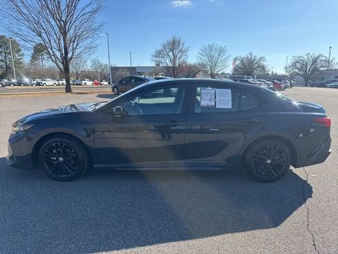 Used 2025 Toyota Camry SE image 2