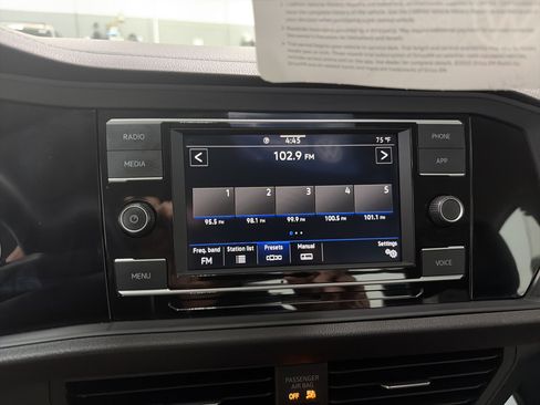 Certified 2023 Volkswagen Jetta SE FWD image 17