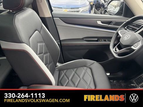 New 2026 Volkswagen Atlas Peak Edition image 32