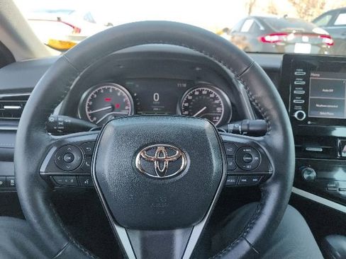Used 2022 Toyota Camry SE w/ Cold Weather Package image 19