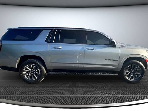 Used 2023 Chevrolet Suburban Z71 AWD/4WD image 4