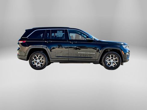 Used 2024 Jeep Grand Cherokee Limited AWD/4WD image 2