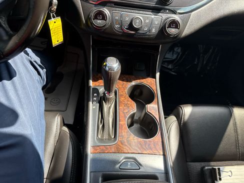 Used 2014 Chevrolet Impala LT w/ Convenience Package FWD image 22