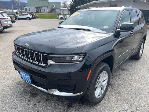 New 2025 Jeep Grand Cherokee L Laredo image 1