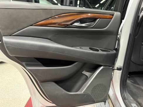 Used 2016 Cadillac Escalade Premium AWD/4WD image 24