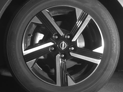 Used 2025 Nissan Sentra SV FWD image 12