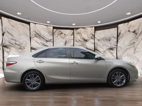 Used 2017 Toyota Camry SE FWD image 5