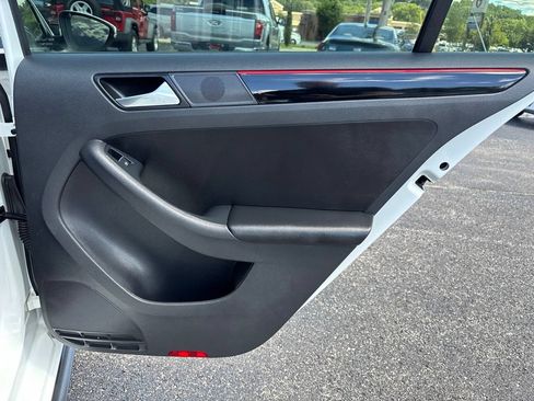 Used 2017 Volkswagen Jetta GLI FWD image 33