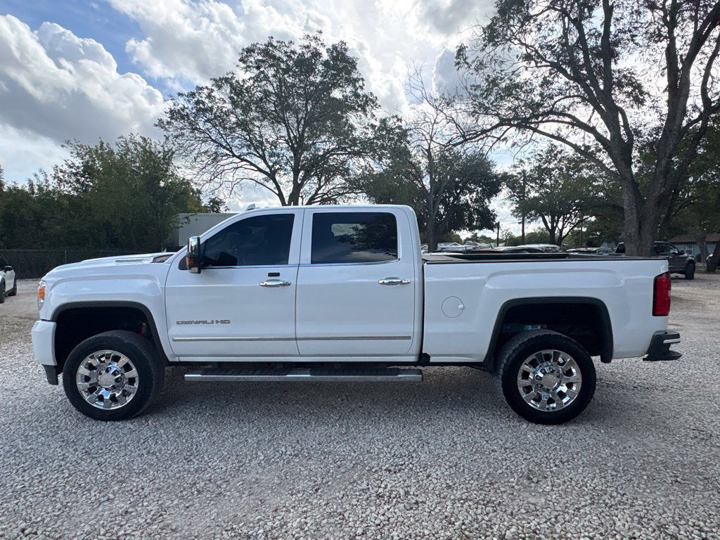Used 2019 GMC Sierra 2500 Denali w/ Duramax Plus Package AWD/4WD image 2