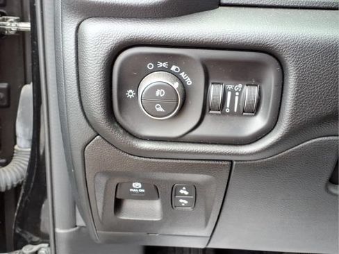 Used 2025 RAM 1500 Laramie AWD/4WD image 15