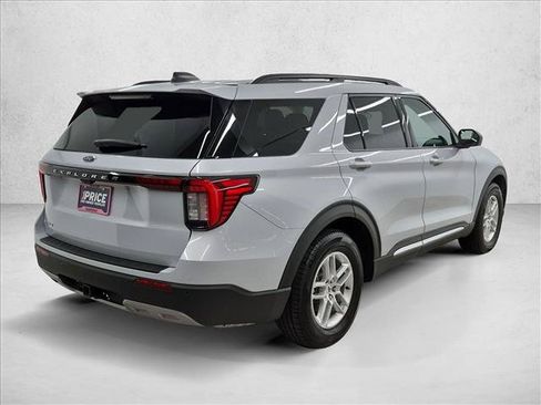 Used 2025 Ford Explorer Active w/ Active Comfort Package RWD image 5