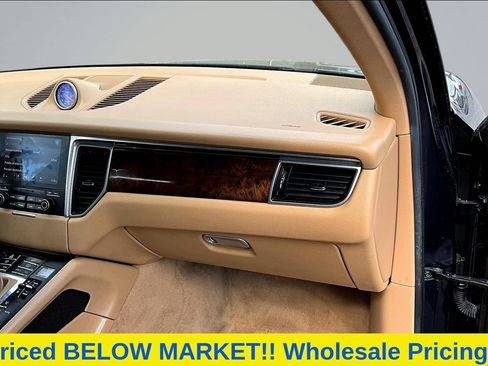 Used 2017 Porsche Macan AWD/4WD image 28