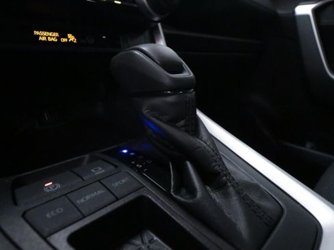 Used 2022 Toyota RAV4 LE FWD image 12