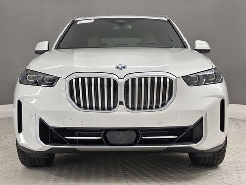 New 2026 BMW X5 xDrive50e w/ Premium Package AWD/4WD image 4