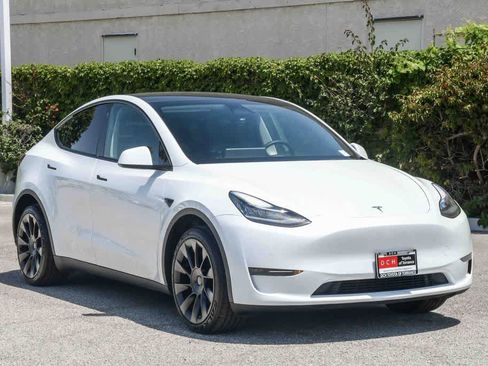Used 2022 Tesla Model Y Long Range AWD/4WD image 3