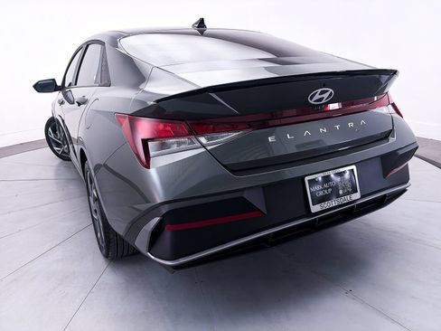 Used 2025 Hyundai Elantra Sport FWD image 6