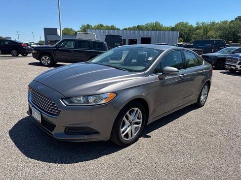 Used 2014 Ford Fusion SE FWD image 3