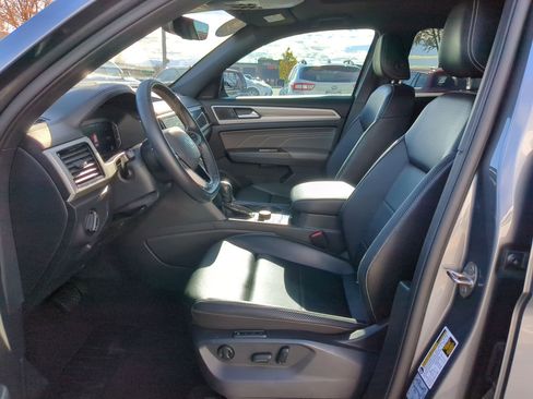 Used 2021 Volkswagen Atlas Cross Sport SEL image 28