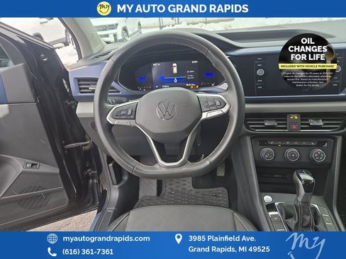 Used 2022 Volkswagen Taos SE image 13