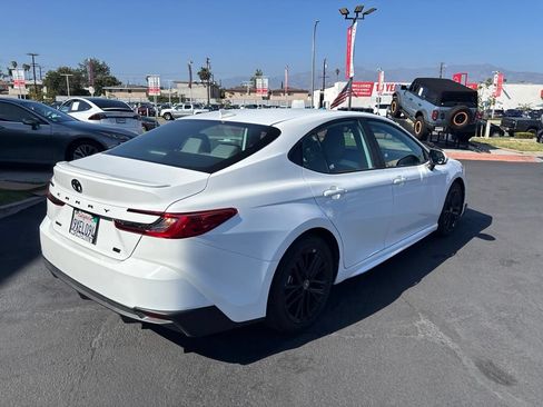 Used 2026 Toyota Camry SE w/ Convenience Package FWD image 4