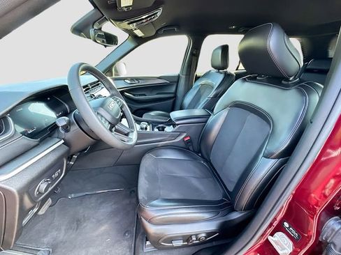 Used 2024 Jeep Grand Cherokee Altitude image 20