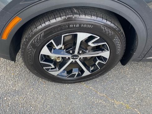 Used 2025 Kia Sportage EX w/ Premium Package FWD image 16