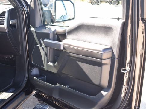 Used 2018 Ford F150 Platinum w/ Equipment Group 701A Luxury image 14