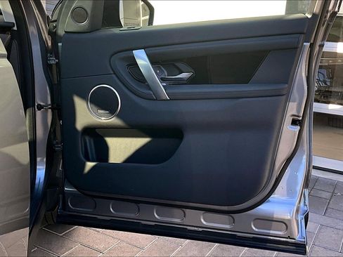 Used 2025 Land Rover Discovery Sport S image 24