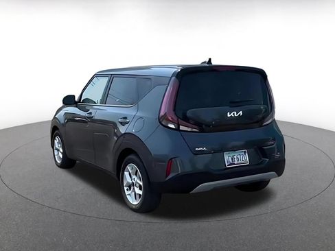 Used 2025 Kia Soul LX w/ LX Technology Package FWD image 11