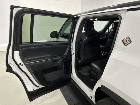 Used 2024 Rivian R1S Adventure AWD/4WD image 17