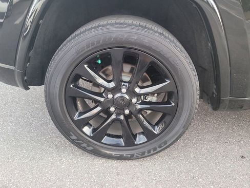 Used 2019 Jeep Grand Cherokee Altitude image 5