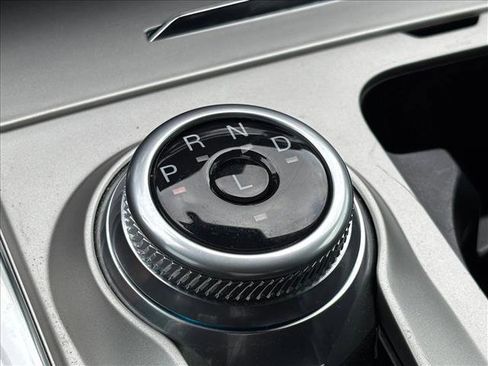 Used 2023 Ford Explorer Limited image 12