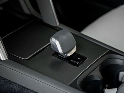 Used 2024 Land Rover Discovery Sport S image 19