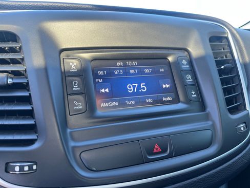 Used 2015 Chrysler 200 Limited w/ Convenience Group image 26