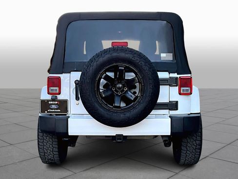 Used 2016 Jeep Wrangler Unlimited Sahara w/ Max Tow Package image 4